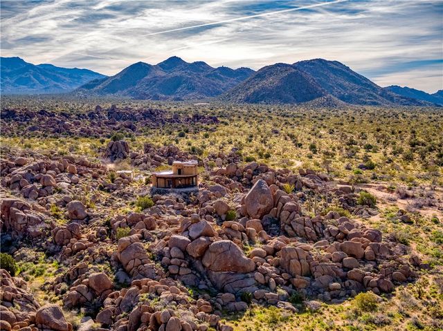 17445 S La Cienega Ranch Road, Yucca, AZ 86438