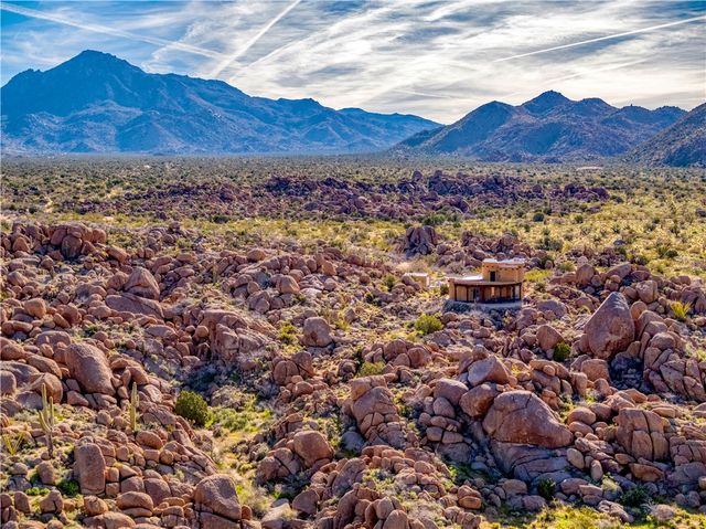 17445 S La Cienega Ranch Road, Yucca, AZ 86438
