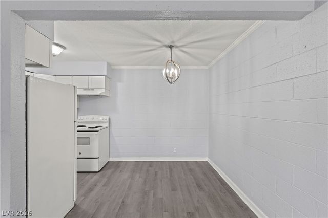 555 South Royal Crest Circle 9, Las Vegas, NV 89169