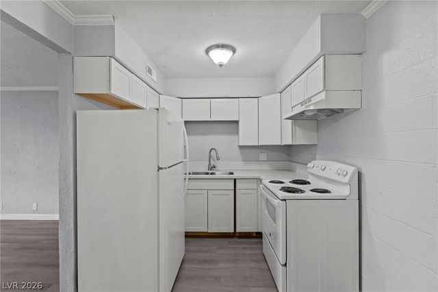 555 South Royal Crest Circle 9, Las Vegas, NV 89169