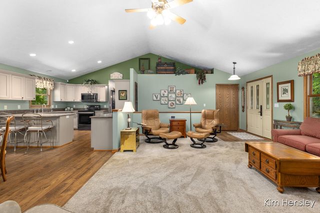 8160 Oakview Ridge Drive, Rockford, MI 49341