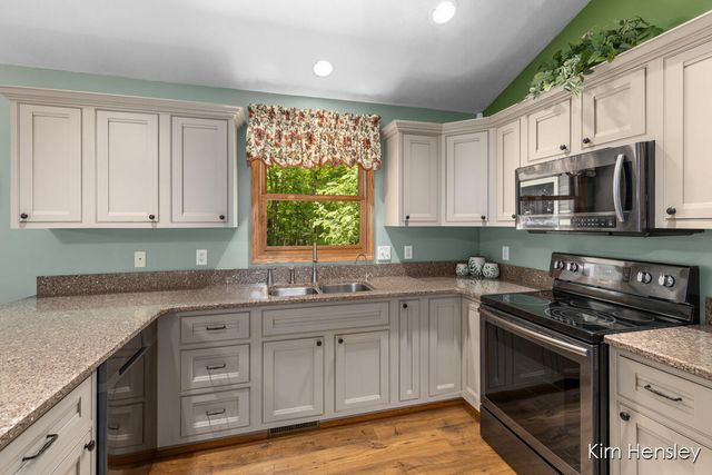 8160 Oakview Ridge Drive, Rockford, MI 49341