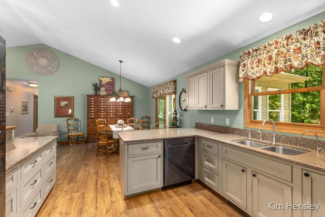 8160 Oakview Ridge Drive, Rockford, MI 49341