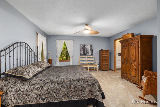 8160 Oakview Ridge Drive, Rockford, MI 49341