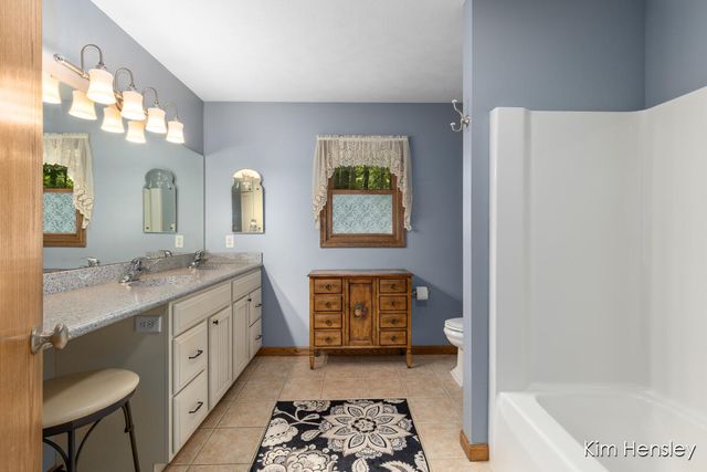 8160 Oakview Ridge Drive, Rockford, MI 49341
