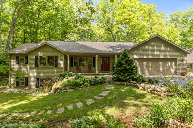 8160 Oakview Ridge Drive, Rockford, MI 49341