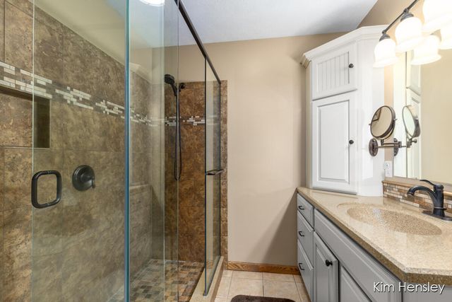 8160 Oakview Ridge Drive, Rockford, MI 49341