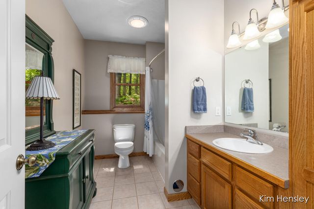 8160 Oakview Ridge Drive, Rockford, MI 49341