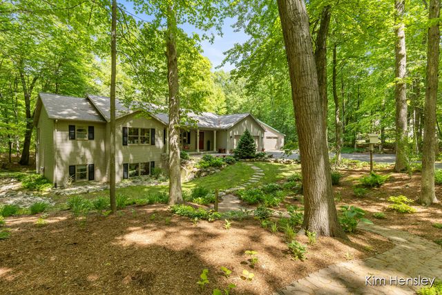 8160 Oakview Ridge Drive, Rockford, MI 49341