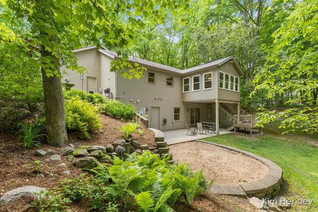 8160 Oakview Ridge Drive, Rockford, MI 49341