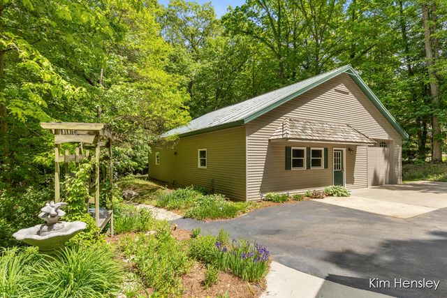 8160 Oakview Ridge Drive, Rockford, MI 49341