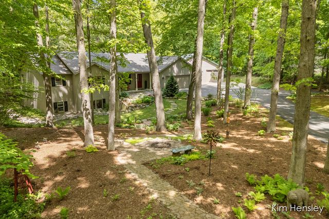 8160 Oakview Ridge Drive, Rockford, MI 49341