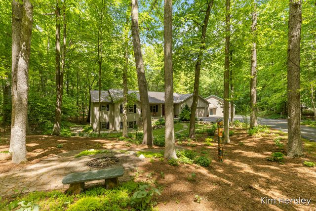 8160 Oakview Ridge Drive, Rockford, MI 49341