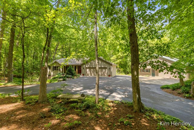 8160 Oakview Ridge Drive, Rockford, MI 49341