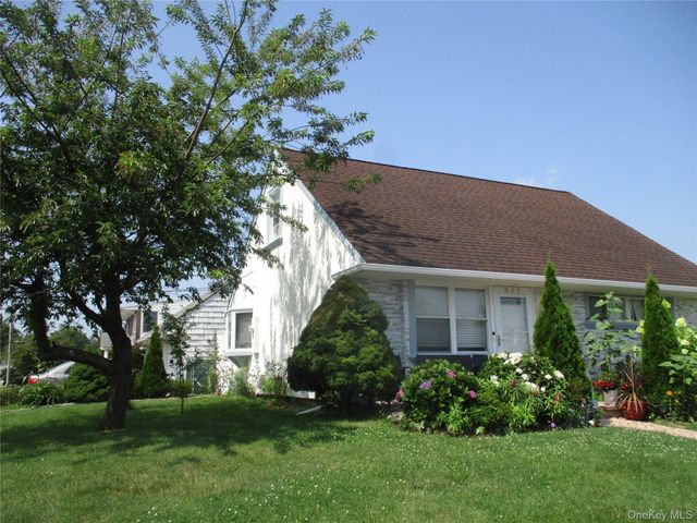 835 Washington Avenue, Westbury, NY 11590