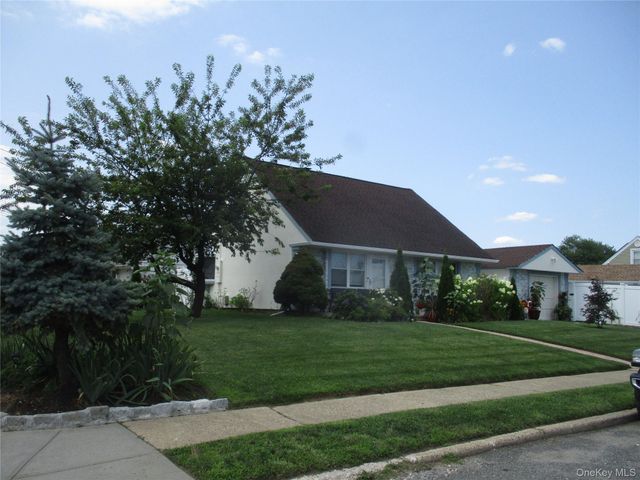 835 Washington Avenue, Westbury, NY 11590