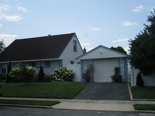 835 Washington Avenue, Westbury, NY 11590