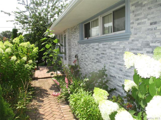 835 Washington Avenue, Westbury, NY 11590