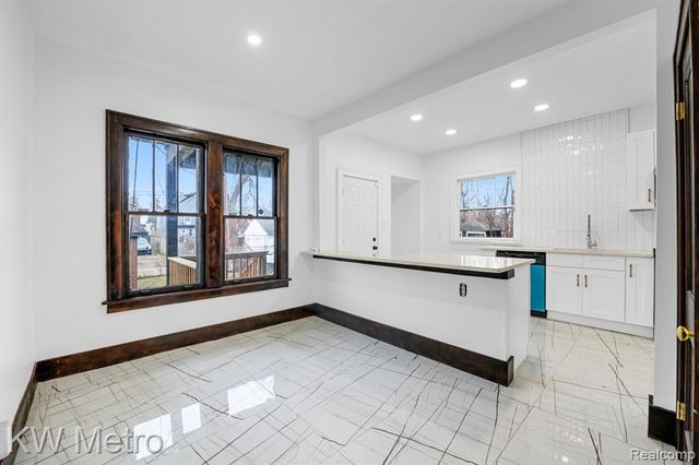 712 Chalmers Street, Detroit, MI 48215