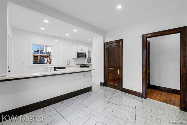 712 Chalmers Street, Detroit, MI 48215