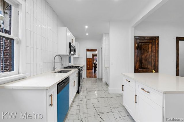 712 Chalmers Street, Detroit, MI 48215