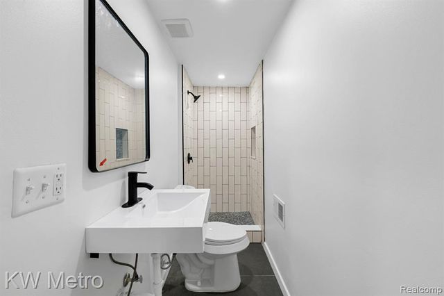 712 Chalmers Street, Detroit, MI 48215