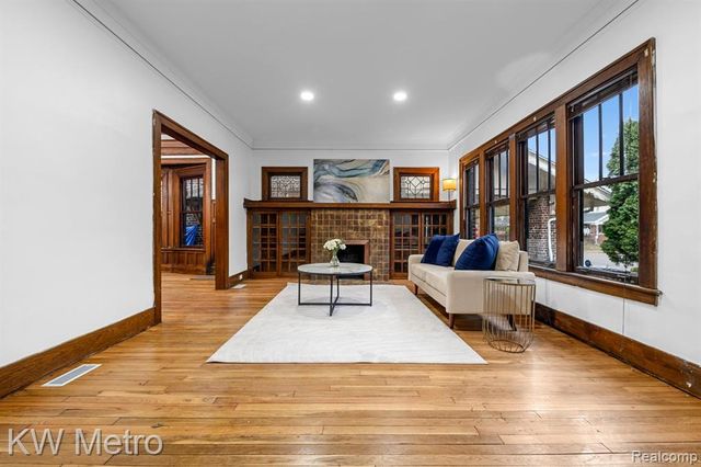 712 Chalmers Street, Detroit, MI 48215