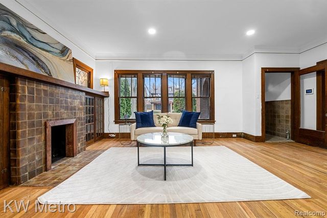 712 Chalmers Street, Detroit, MI 48215