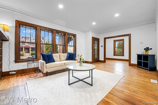 712 Chalmers Street, Detroit, MI 48215