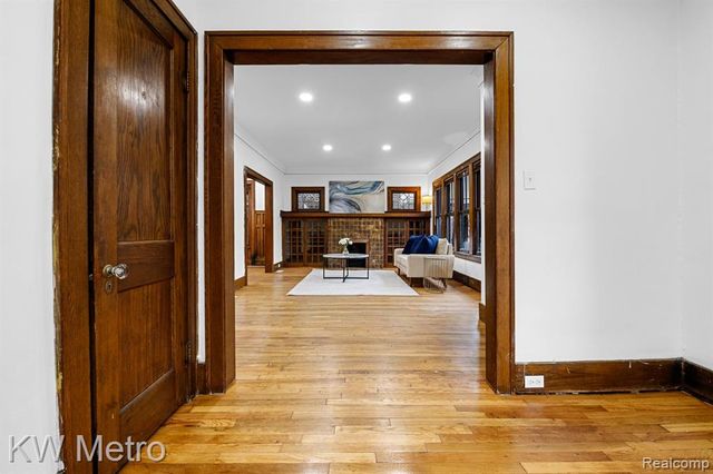 712 Chalmers Street, Detroit, MI 48215