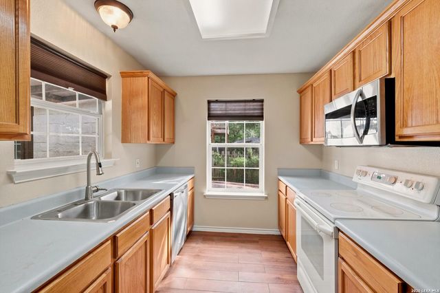 8085 OLD AUSTIN RD, Selma, TX 78154