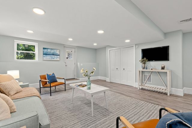 64 Overlook Rd, Arlington, MA 02474