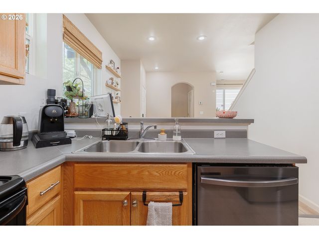1653 RILEY Ln, Eugene, OR 97402