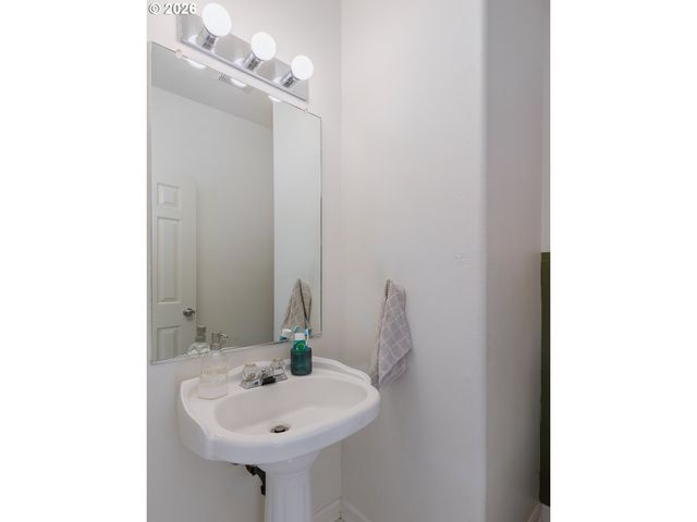 1653 RILEY Ln, Eugene, OR 97402