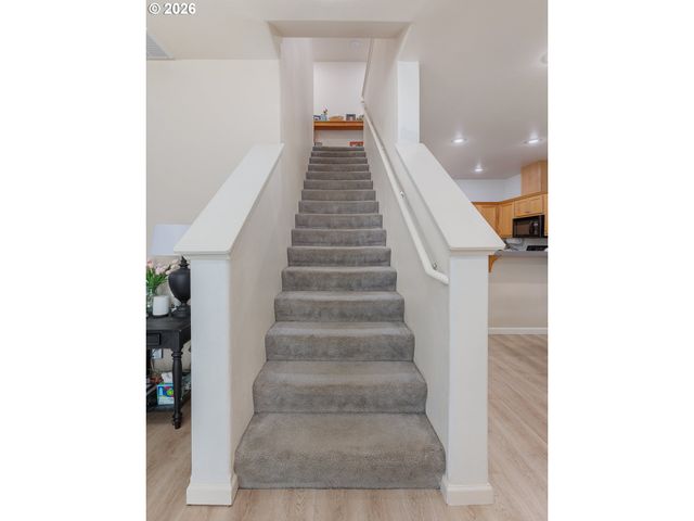 1653 RILEY Ln, Eugene, OR 97402