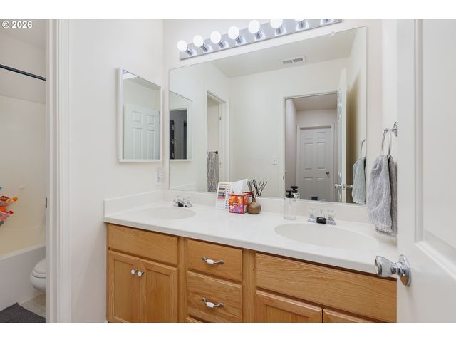 1653 RILEY Ln, Eugene, OR 97402