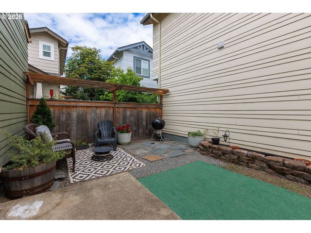 1653 RILEY Ln, Eugene, OR 97402