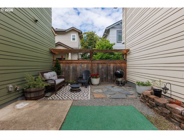 1653 RILEY Ln, Eugene, OR 97402
