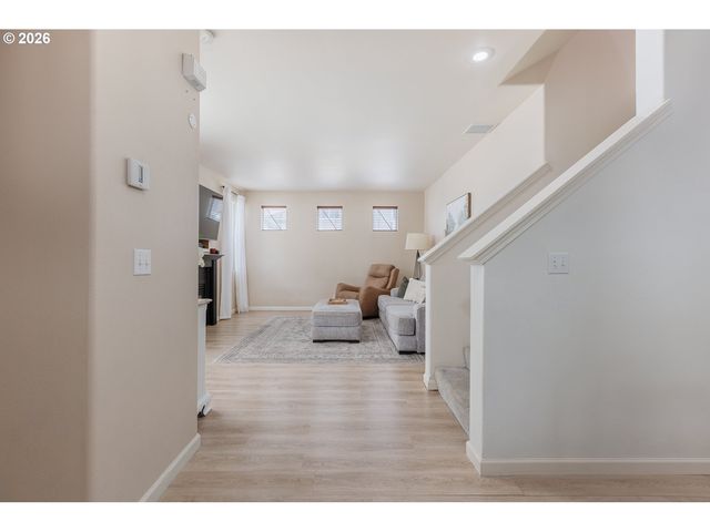 1653 RILEY Ln, Eugene, OR 97402