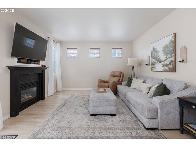 1653 RILEY Ln, Eugene, OR 97402