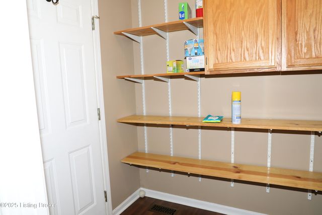 11501 Halifax Dr, Louisville, KY 40245