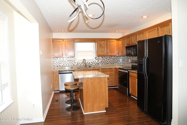 11501 Halifax Dr, Louisville, KY 40245