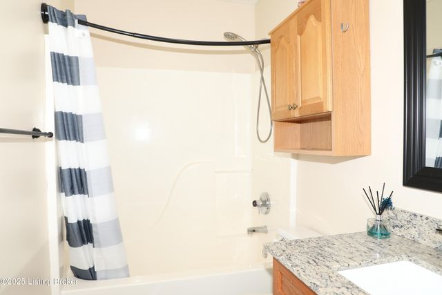 11501 Halifax Dr, Louisville, KY 40245