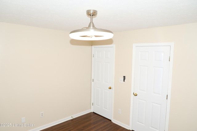 11501 Halifax Dr, Louisville, KY 40245