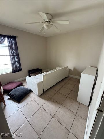 633 SW 10th PL, Cape Coral, FL 33991