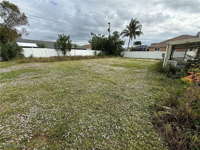 633 SW 10th PL, Cape Coral, FL 33991