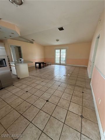 633 SW 10th PL, Cape Coral, FL 33991