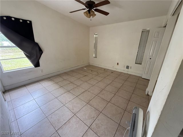 633 SW 10th PL, Cape Coral, FL 33991