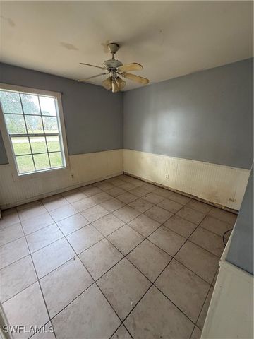 633 SW 10th PL, Cape Coral, FL 33991