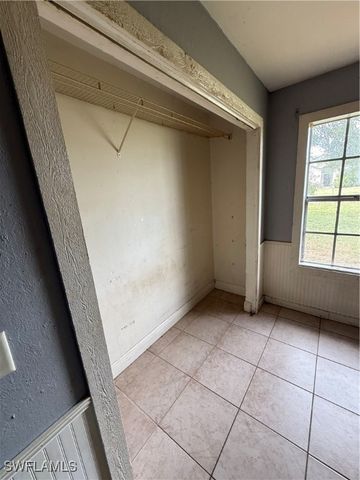 633 SW 10th PL, Cape Coral, FL 33991